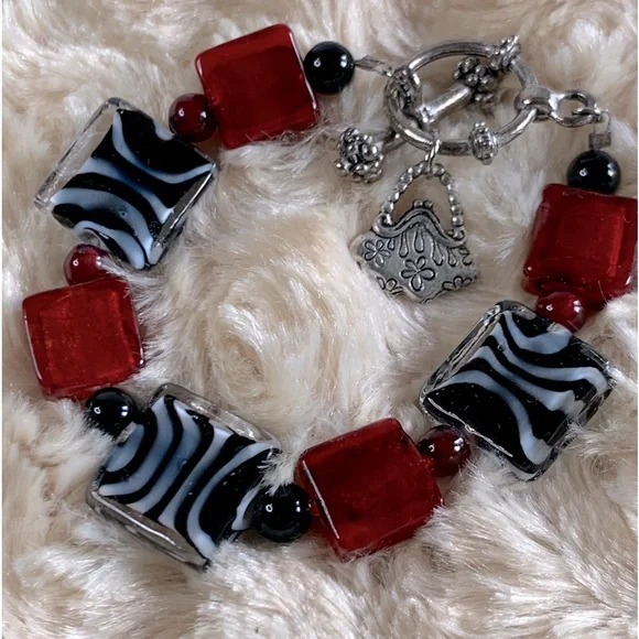 Art Deco Red & Zebra Striped Glass Bead Toggle Bracelet - Picture 2 of 3